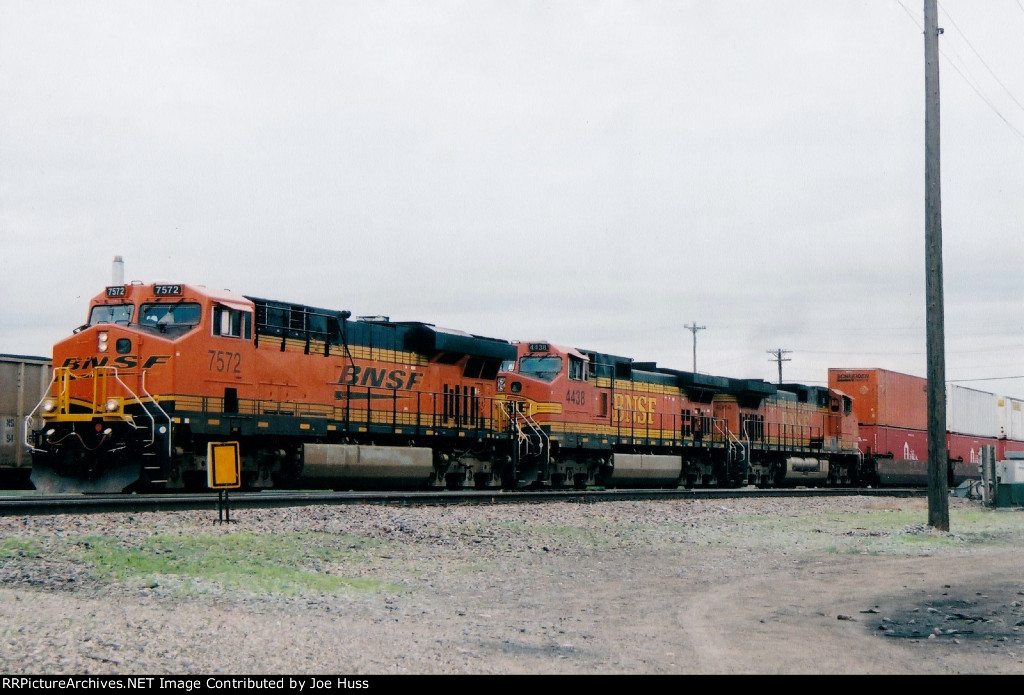 BNSF 7572 East